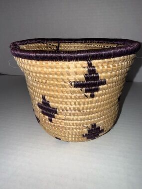 Papago (Tohono O'odham) Indian basket bowl. Native American style